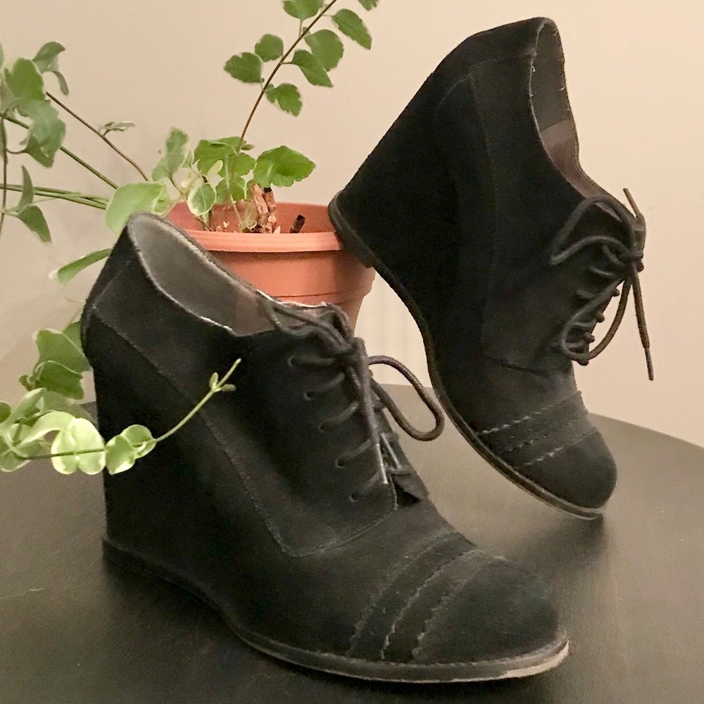 Vince Camuto | Lace Up Leather Booties | Size 8.5
